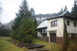 Chata 4+1, garáž, pozemek 5973 m2, Český Dub